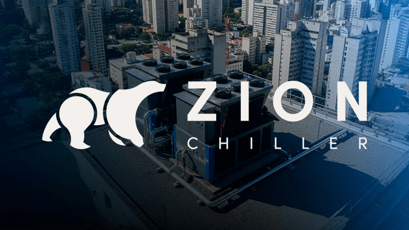 Técnicos monitorando sistemas de chiller